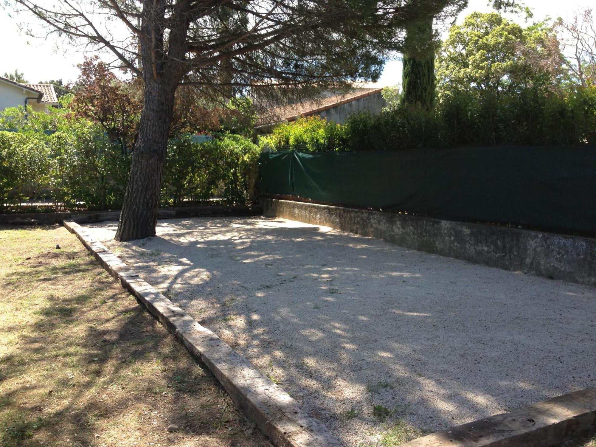 Отель Le Petit Manoir Logis Les Angles  Экстерьер фото